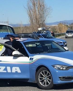 Otto bus delle gite scolastiche controllati dalla stradale 