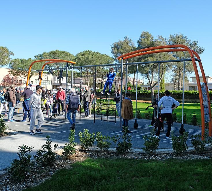 Strade colorate, libri e una palestra all’aperto per grandi e piccini nel parco “Allena Mente”