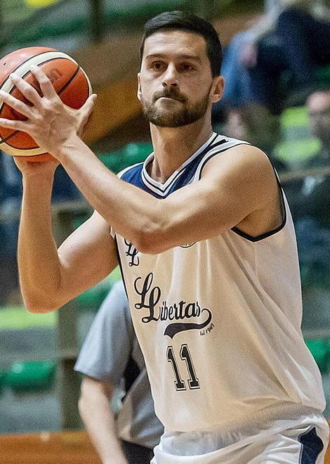 Gli applausi della Sud per il capitano 