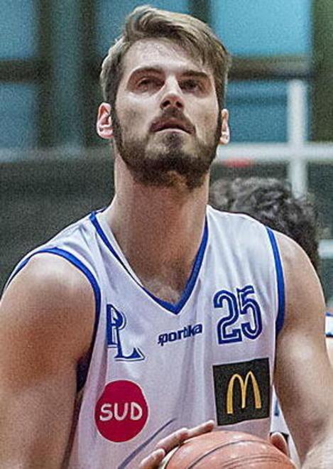 Mai in partita lascia spazio ai più giovani