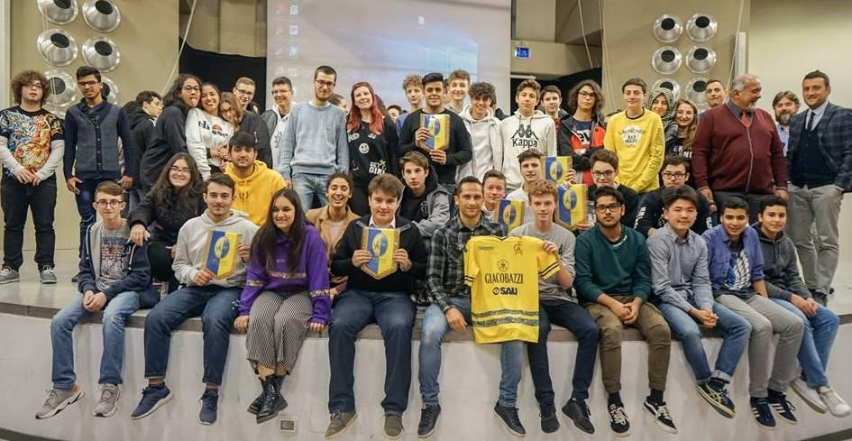 Sansovini coi ragazzi del Luosi Pico 