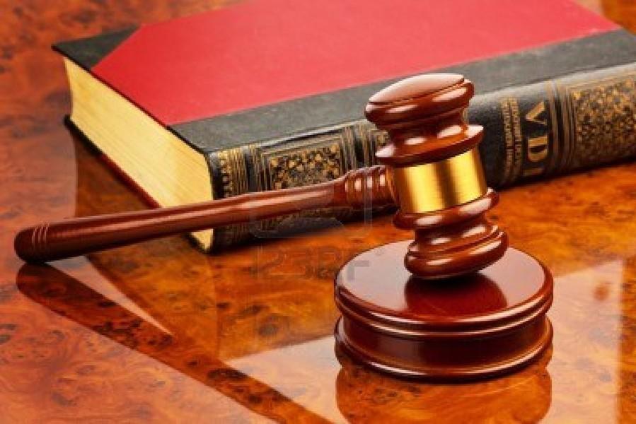 Viareggio, gli puntò addosso la pistola per rubargli il Rolex: condannato a 6 anni 