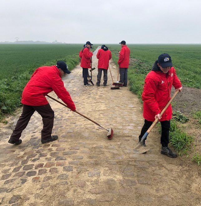 Il mitico pavè della Roubaix “salvato” dagli studenti