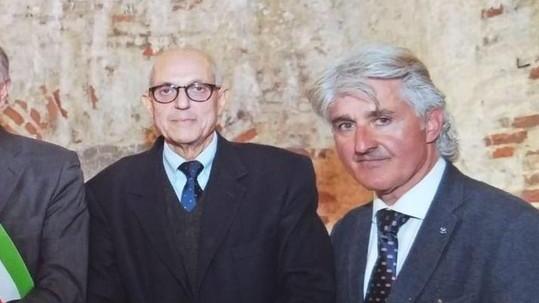 Tre amici donano alla città la medaglia del Campidoglio
