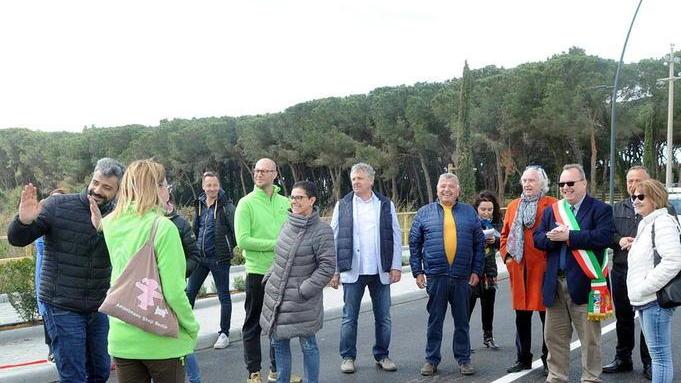 Più larga e sicura per i pedoni riapre via delle Caldanelle