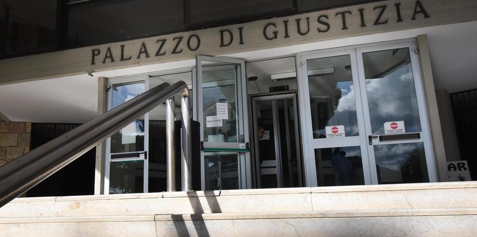 Truffa assicurativa e calunnia: 2 anni a impresario edile