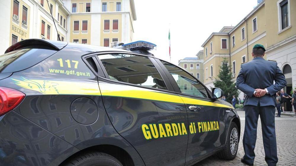 Cecina, la Finanza sequestra beni per 250mila euro a tre imprenditori