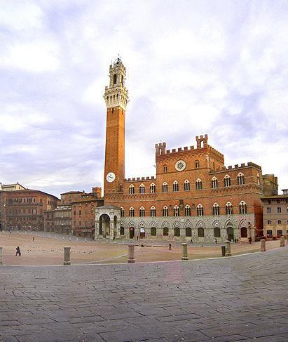 Dolcezze e motori, la mostra è in piazza del Campo