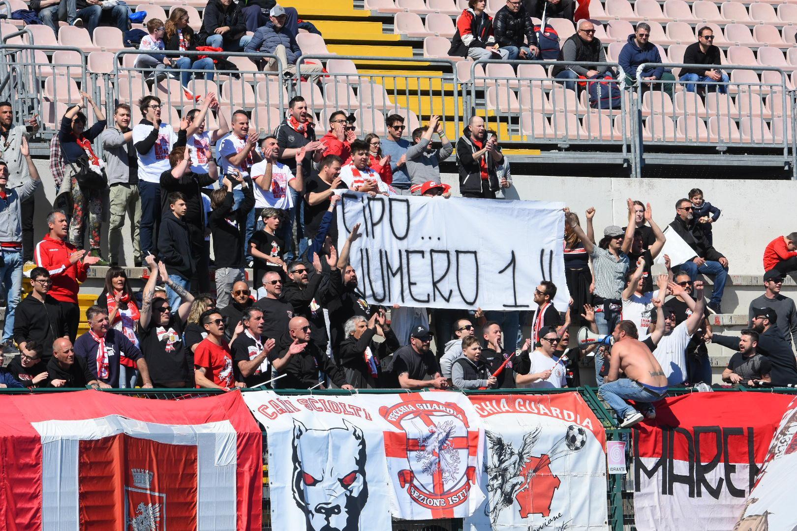 I tifosi all’attacco, ma l’incontro pubblico non si fa