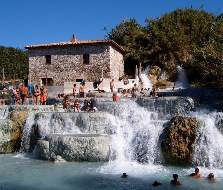 Cascatelle di Saturnia, stop all'assalto mordi-e-fuggi 