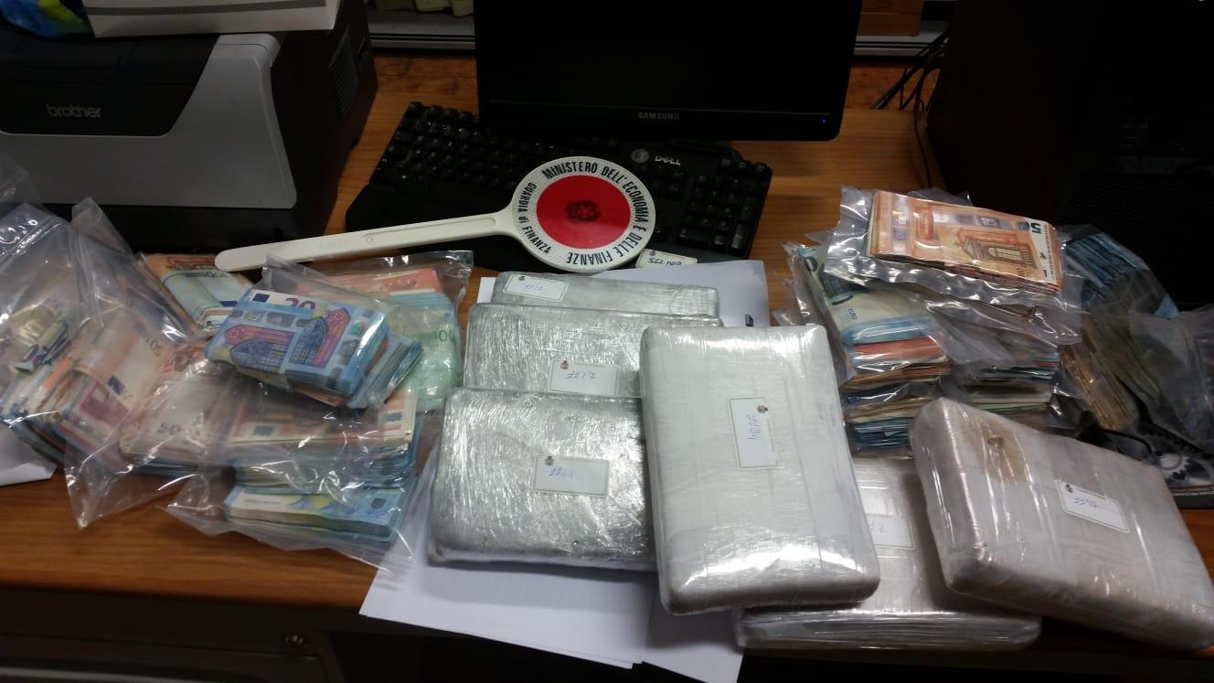 Droga, la Finanza smantella un'organizzazione tra Massa e La Spezia