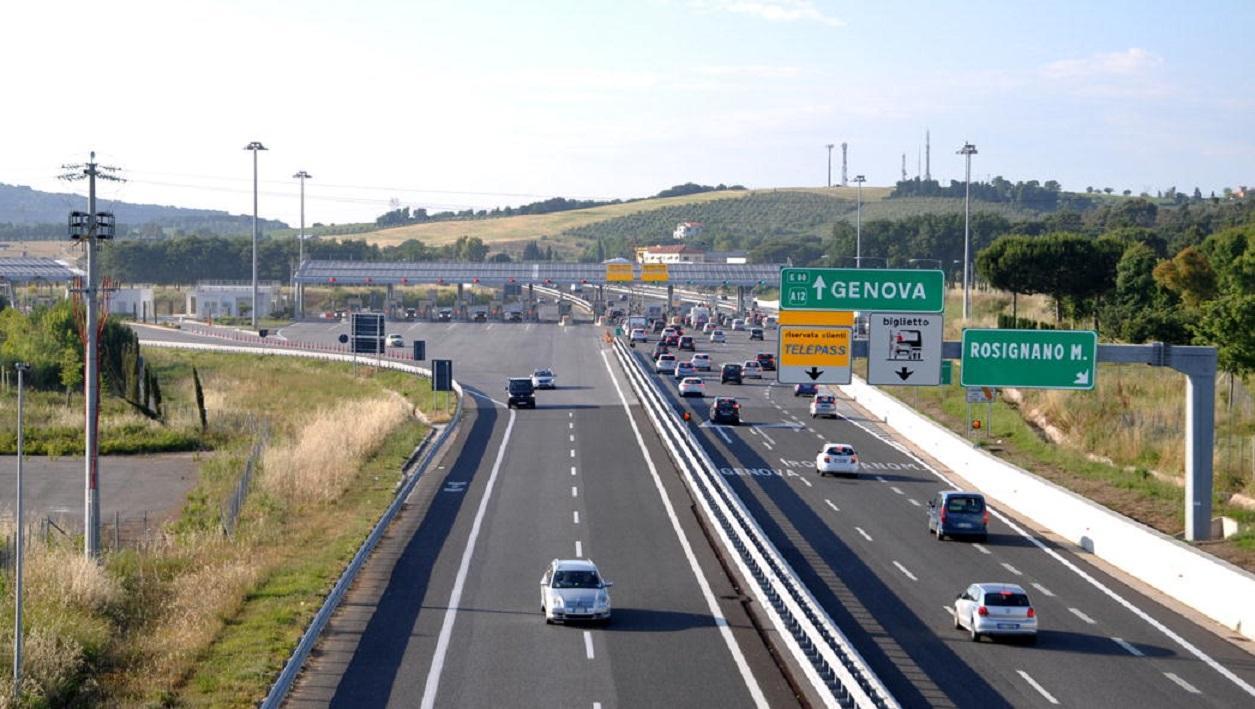 L'ingresso all'unico tratto di Tirrenica esistente a Rosignano