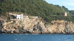 Mura, spiagge, sentieri e cascatelle I volontari fanno le grandi pulizie