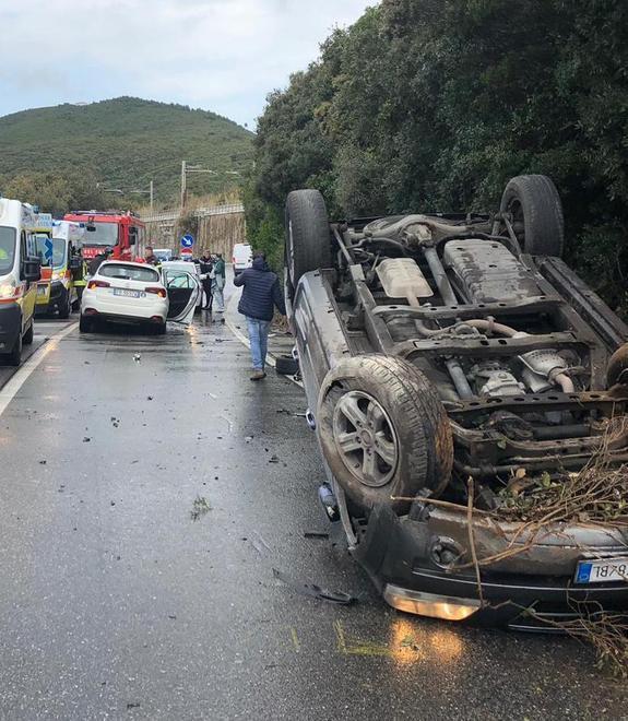 Auto si ribalta sul Romito ferito bimbo di cinque anni