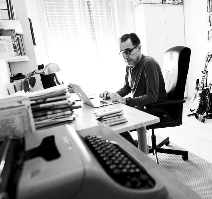 Gran finale di “Parole Guardate” con lo scrittore Giampaolo Simi 