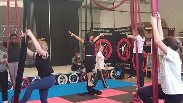 Pole dance per studenti