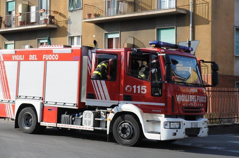 Anziana salvata dai vicini