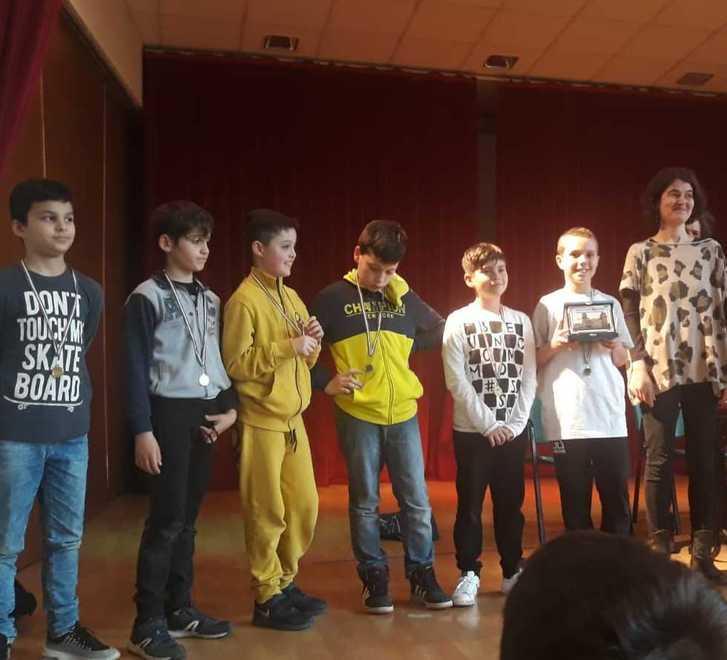 Primi in regione Gli alunni della Pascoli campioni di scacchi 