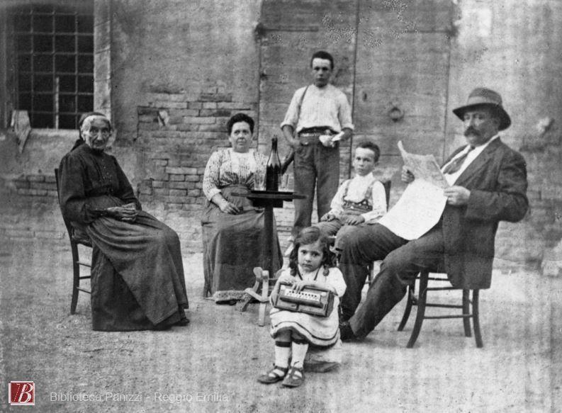L’evoluzione della famiglia negli scatti della Fototeca