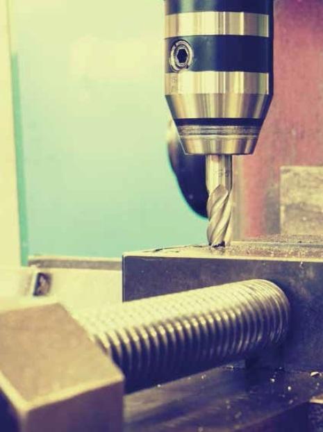 Crispino fotografa il lavoro alle ex Officine Reggiane