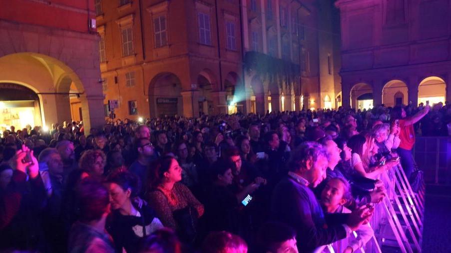 In piazza Prampolini una lunga notte di musica indipendente