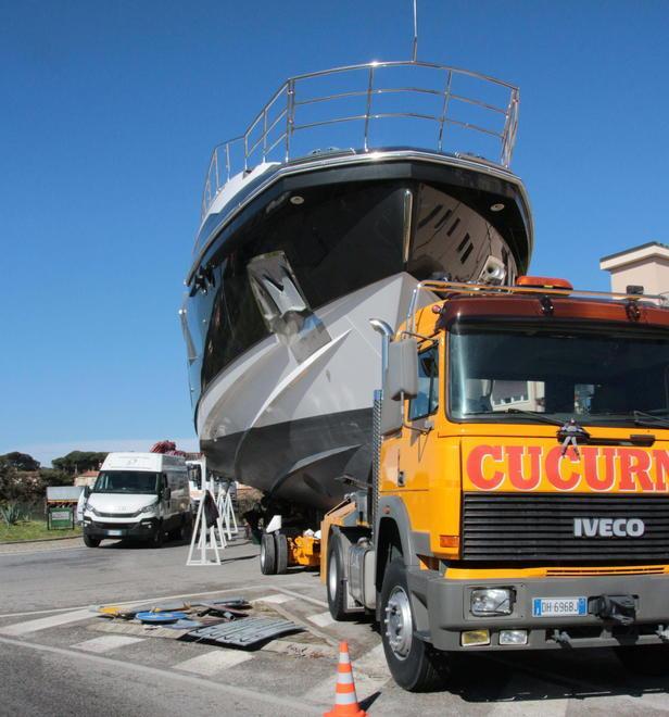Guasto al camion che porta lo yacht: traffico in tilt per ore 