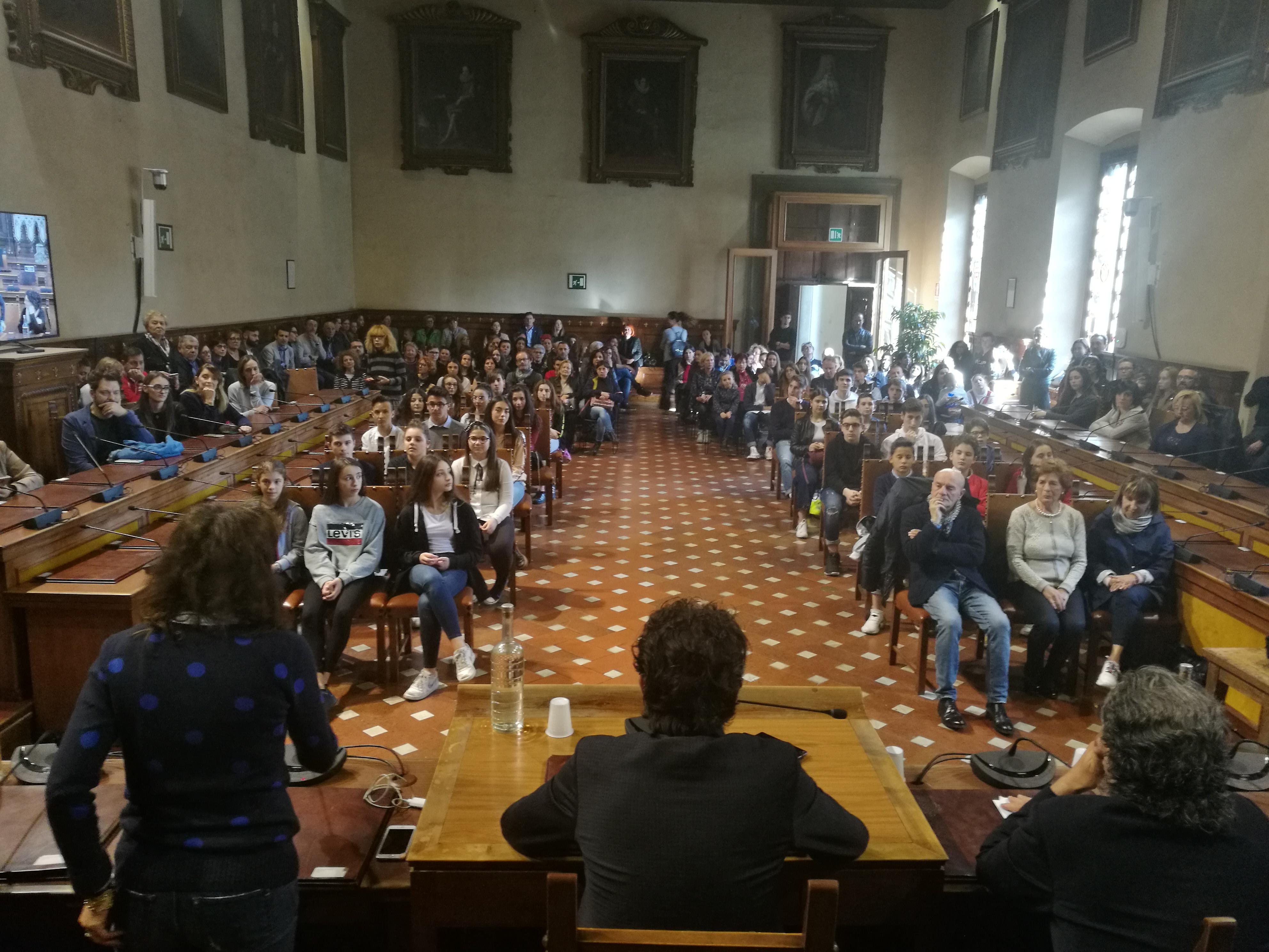 La consegna dei premi in salone consiliare