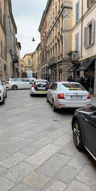 Reggio Emilia, il pilomat si blocca e il traffico va in tilt in centro storico 