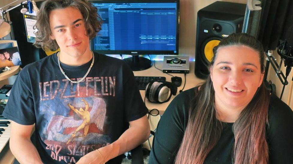 Filippin e Chiara dal liceo agli Usa Radikal Records vuole il loro brano