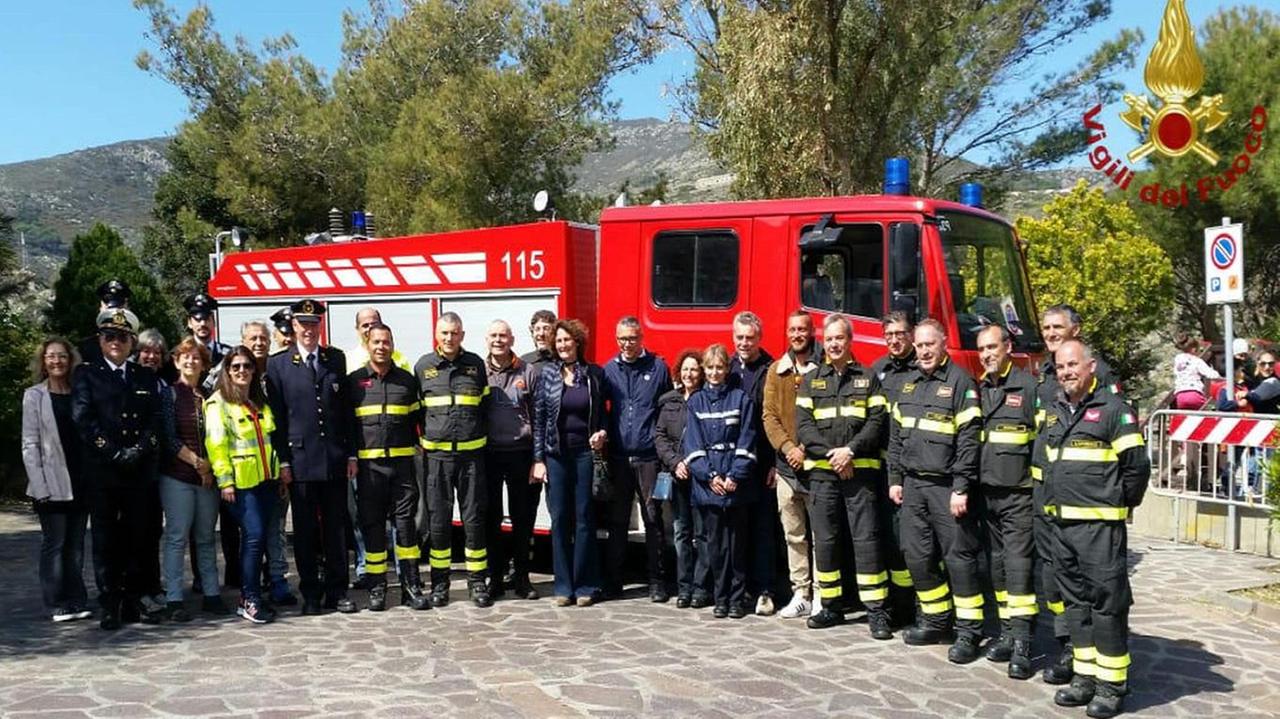 Ecco il nuovo mezzo antincendio donato a Capraia