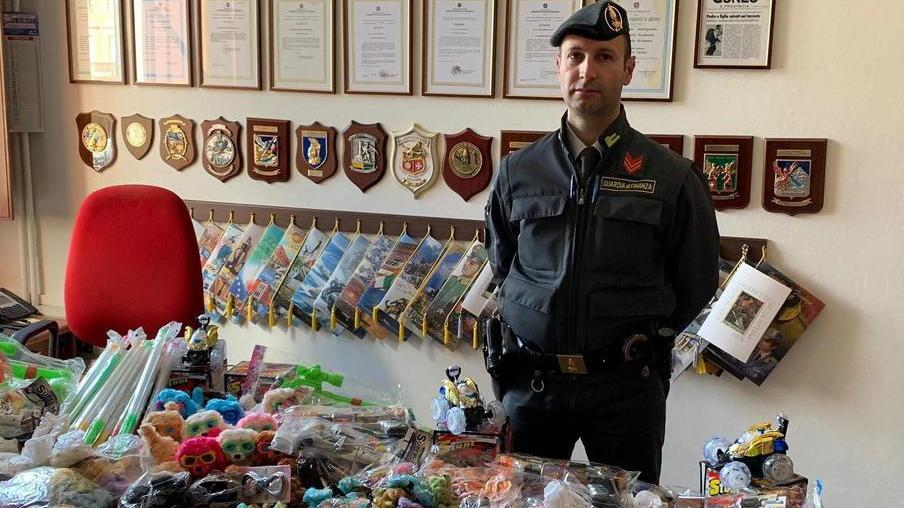 La Finanza sequestra quasi 500 giocattoli pericolosi per la salute