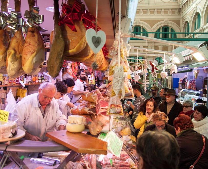 All'Angolo del Buongustaio, al Mercato, da 52 anni, la dinastia Benigni regno di prelibatezze e tempio del gusto 