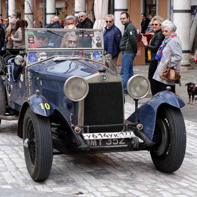 Auto d’epoca, lardo e marmo: un mix di successo anima il centro 