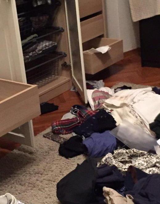 Una camera da letto dopo il passaggio dei ladri (foto d'archivio)