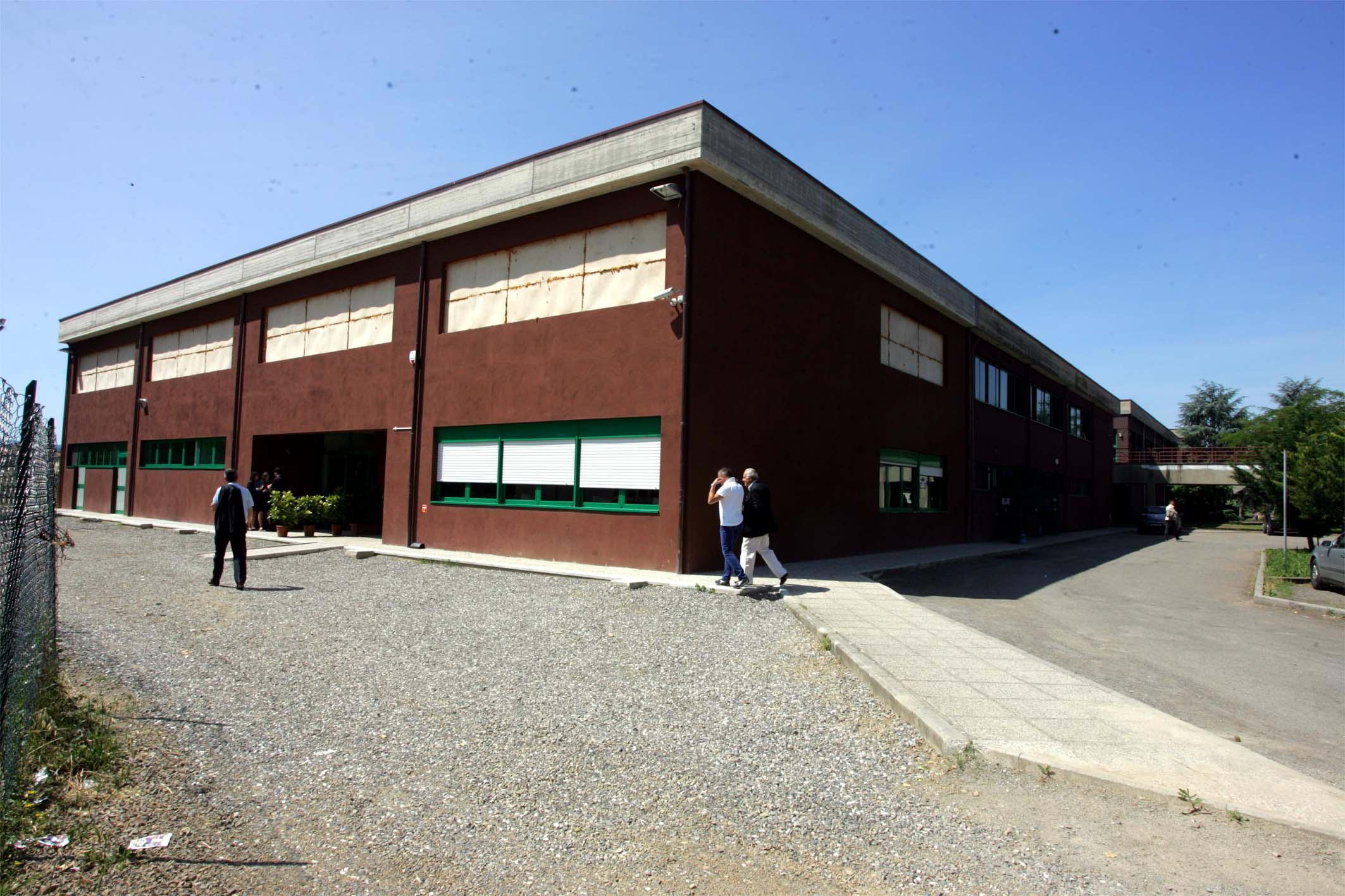 L'esterno dell'istituto Enriques di Castelfiorentino