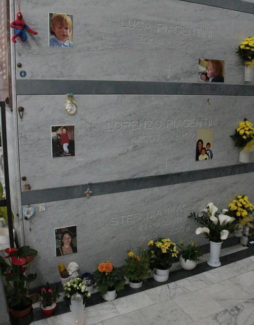 Rubano al mausoleo della Strage, la rabbia della mamma di Stefania