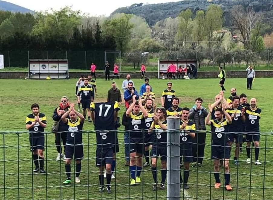 La curva della Roma e i compagni di squadra ricordano Emanuele 