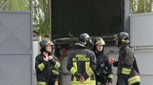 Nube minaccia la via Italica per l’incendio all’autonoleggio