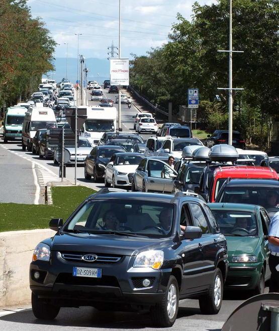 «Contro le code estive la strada interna di Aferpi»