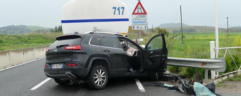 Medico muore nello schianto con il suv È finito addosso ad un’autocisterna 