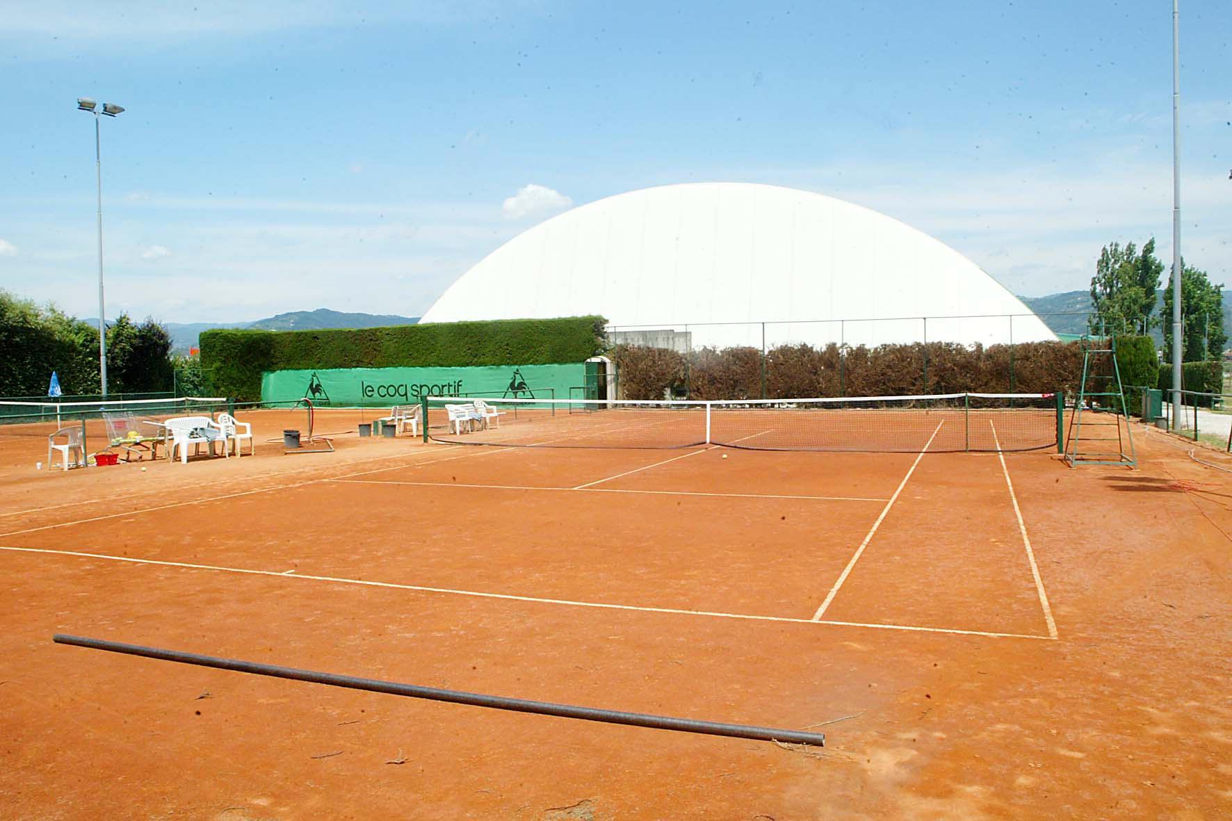 Un campo da tennis (foto d'archivio)