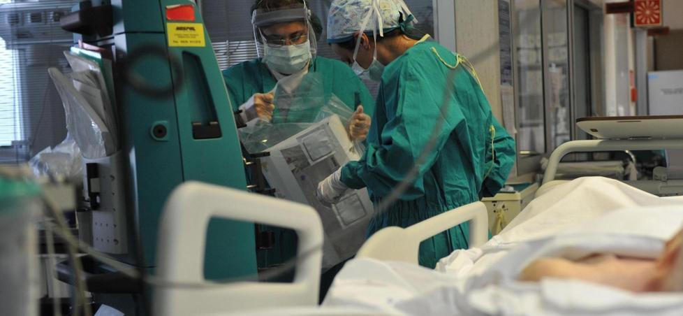 Va in coma per un’emorragia cerebrale, ma riesce a partorire il proprio bimbo 