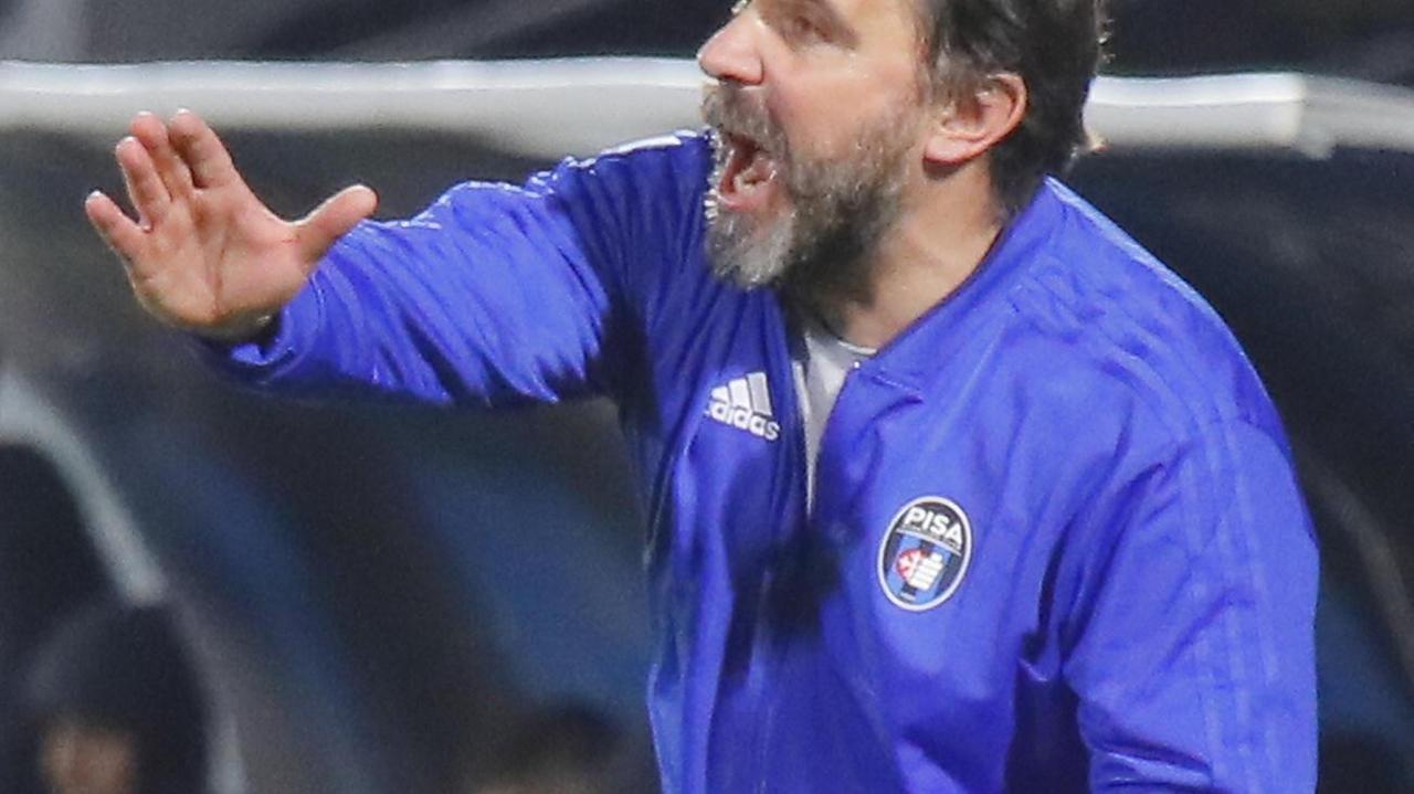 L'allenatore del Pisa mister Luca D'Angelo