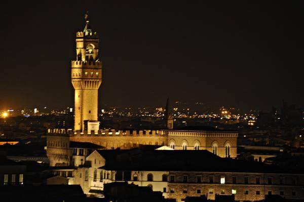Il business AirBnb spinge gli sfratti, a Firenze cacciate 500 famiglie