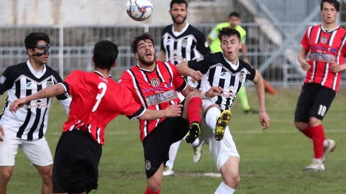 Derby senza reti, il Viareggio condannato ai playout