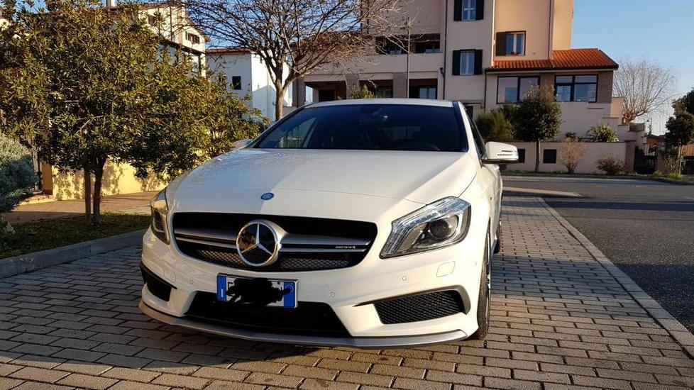 Mette in vendita l’auto la rubano durante la prova