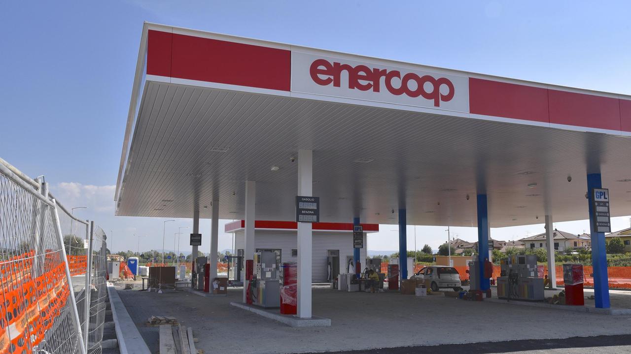 In arrivo distributore low cost alla Coop, benzinai in rivolta: «Causerà solo danni»