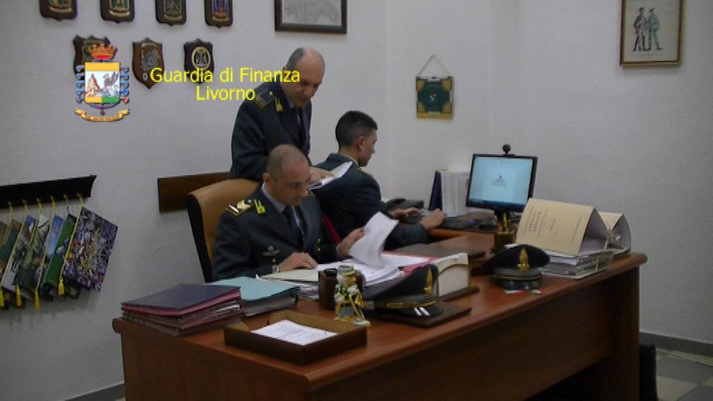 "Evade il Fisco", sequestrati gioielli e super car per mezzo milione di euro