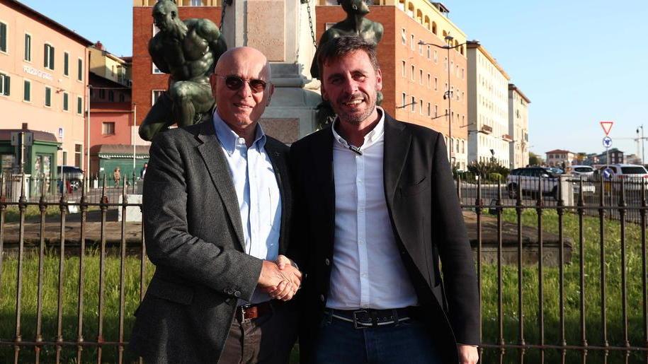 Romiti (centrodestra) promette la lettera L: «Solo ai livornesi sosta gratis sul lungomare»