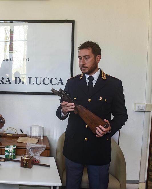 Armi in casa,obbligo di dimora per l’estremista di destra 